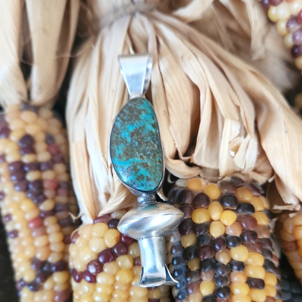 Stunning NWOT Native American Navajo Turquoise Squash Blossom Pendant 💙🎁